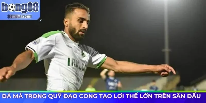 Đá má trong quỹ đạo cong tạo lợi thế lớn trên sân đấu  